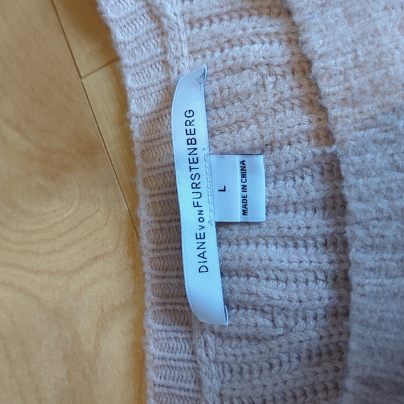 Diane Von Furstenberg sweater - Picture 3 of 5